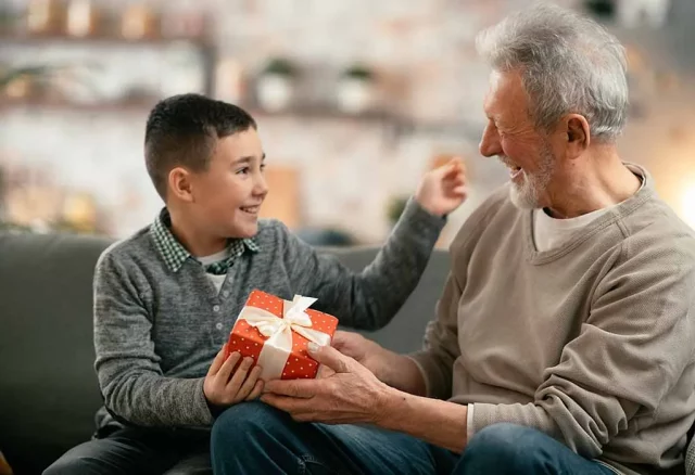Gifts You Can Give To Grandparents on Grandparents Day in 2022