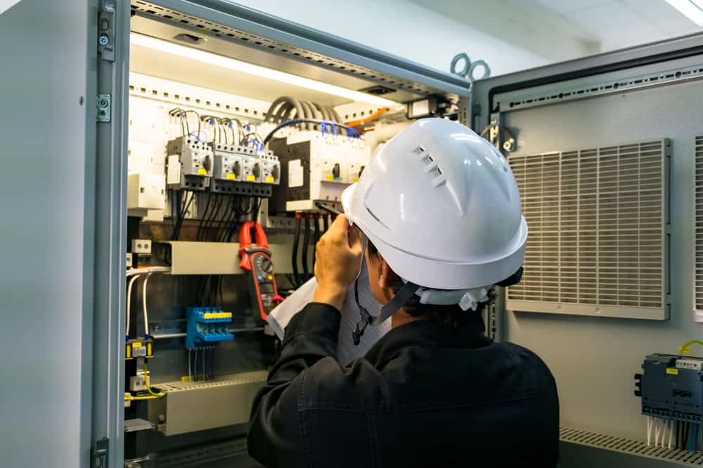 What are the services provided by the commercial electricians?